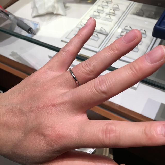 【銀座ダイヤモンドシライシの口コミ】 他社の指輪に比べて、着け心地が大変良かったので、気に入りました。そし…