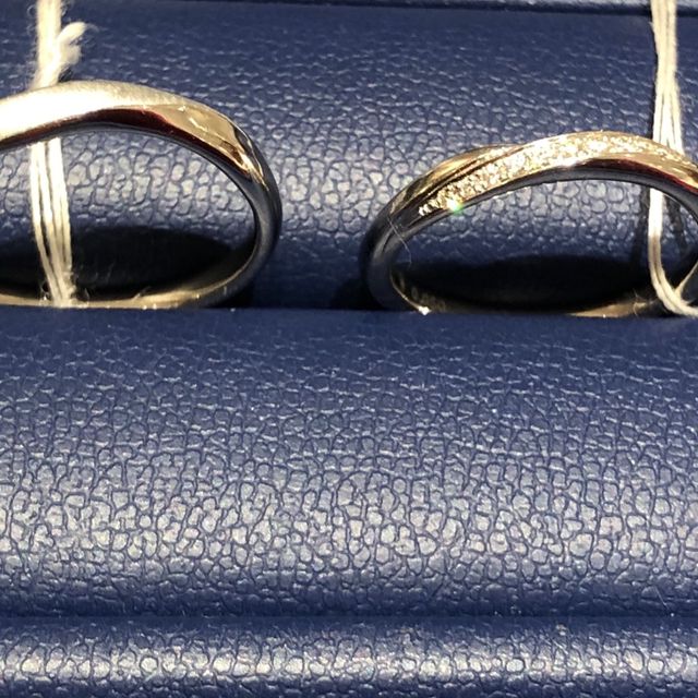 【銀座ダイヤモンドシライシの口コミ】 新郎はマット加工のものが気に入っていたのでデザインでそのようなものを…