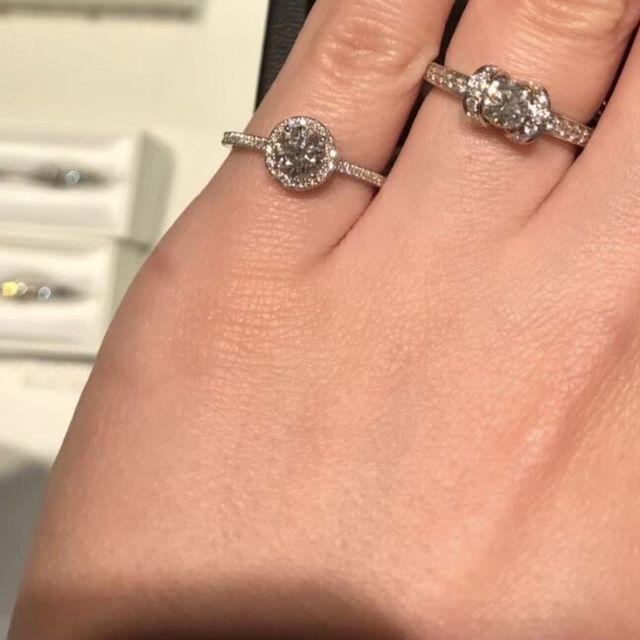 【ティファニー(Tiffany & Co.)の口コミ】 ティファニーリボンのデザインが気に入って試着をしました。たまたま通り…