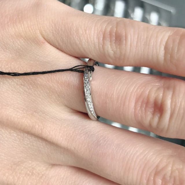 【エクセルコダイヤモンド(EXELCO DIAMOND)の口コミ】 ダイヤモンドの質にこだわりのあるブランドなのでダイヤの輝きが綺麗です…