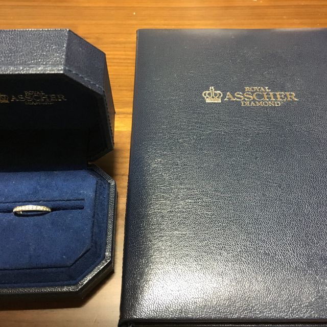 【ROYAL ASSCHER(ロイヤル・アッシャー)の口コミ】 プラチナのハーフエタニティで探していて、某有名ブランド等とも悩みまし…