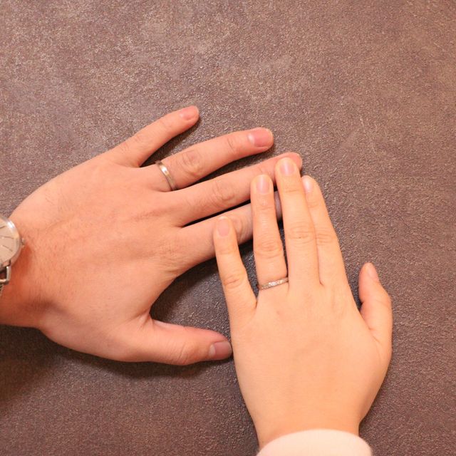 【COLANY(コラニー)の口コミ】 指輪を見に行こうと初めてフラッと立ち寄ったら
もうその場で決めてしまい…