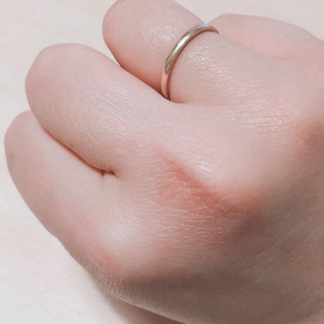 【THE KISS(ザ・キッス)の口コミ】 彼はシルバー、私はゴールドで購入しました。
シンプルなのでとても高級感…