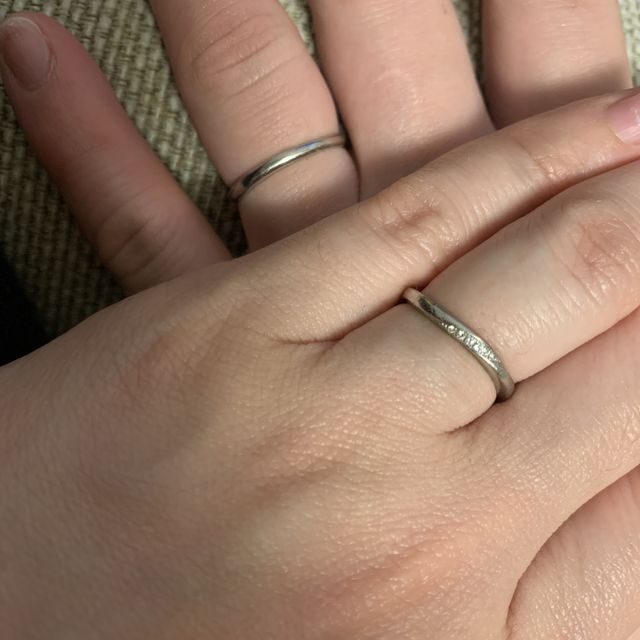 【俄(にわか)の口コミ】 デザインが素敵で一目惚れでした。旦那さんとニワカのデザインを何点か見…