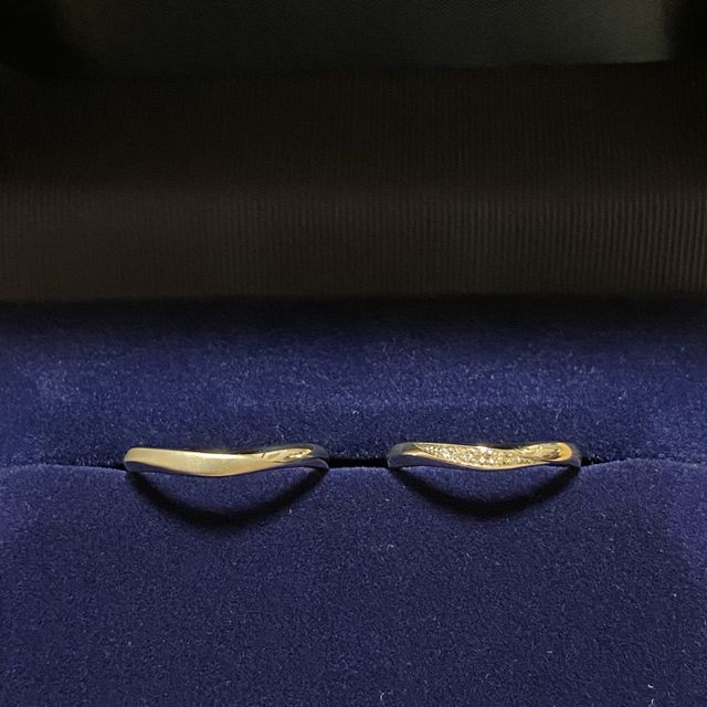 【銀座ダイヤモンドシライシの口コミ】 価格もちょうどよく、デザインが好みでした。
男性側の指輪はプラチナの輝…