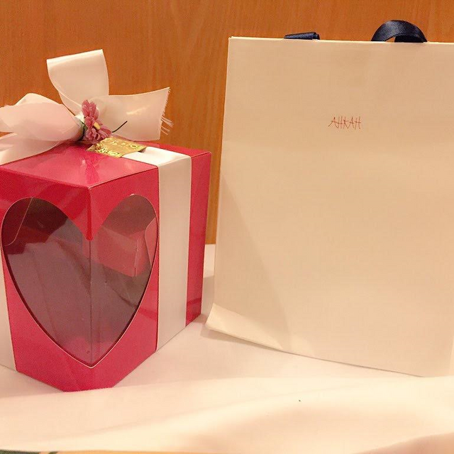 【AHKAH(アーカー)の口コミ】 私がダイヤがいっぱいついているのがほしいと言っているのを彼が聞いてい…