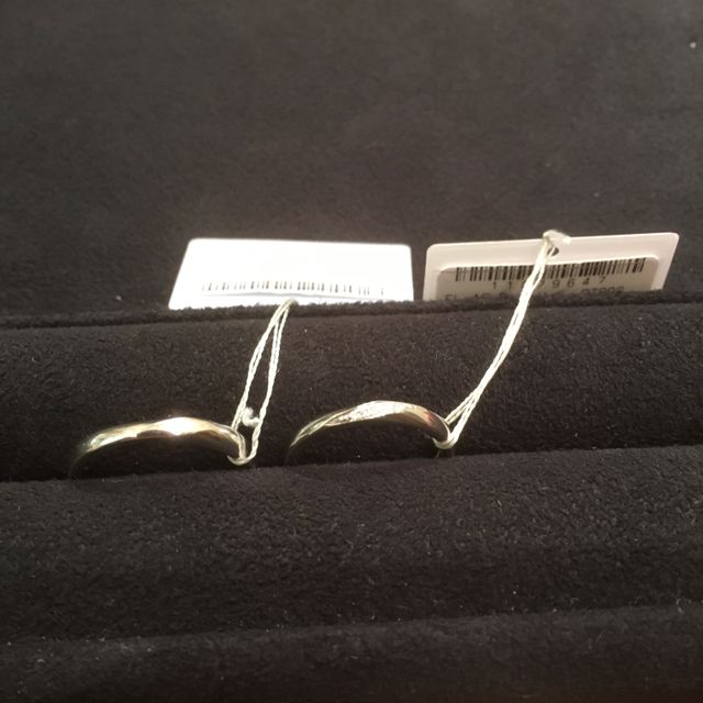 【TRECENTI(トレセンテ)の口コミ】 指輪のデザインはシンプルであるが、立体的なデザインになっていて、さり…