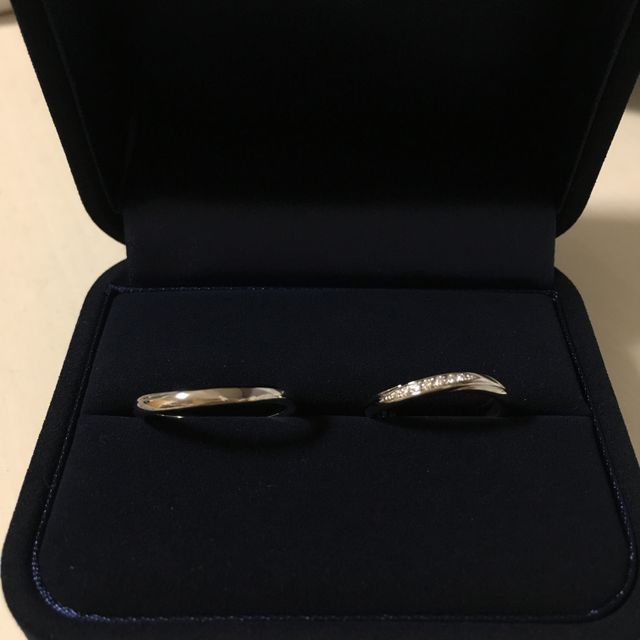 【4℃ BRIDAL(ヨンドシーブライダル)の口コミ】 価格はそれ程高くはなく、デザインもシンプルでずっと付けたいと思えまし…