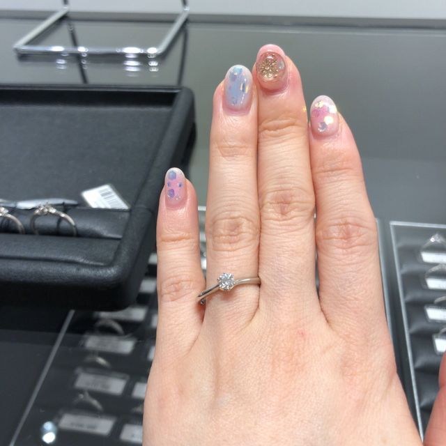 【ラザール ダイヤモンド(LAZARE DIAMOND)の口コミ】 トータルで5店舗見ましたが、3店舗で伺いました。
将来的には結婚指輪との…