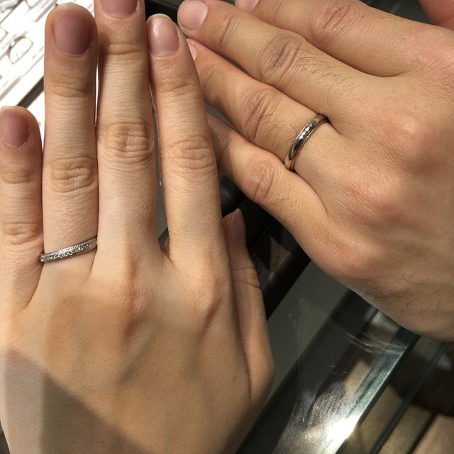 【アイプリモ(I-PRIMO)の口コミ】 ハーフエタニティで上下サイドラインにミルが入っているデザインです。ハ…