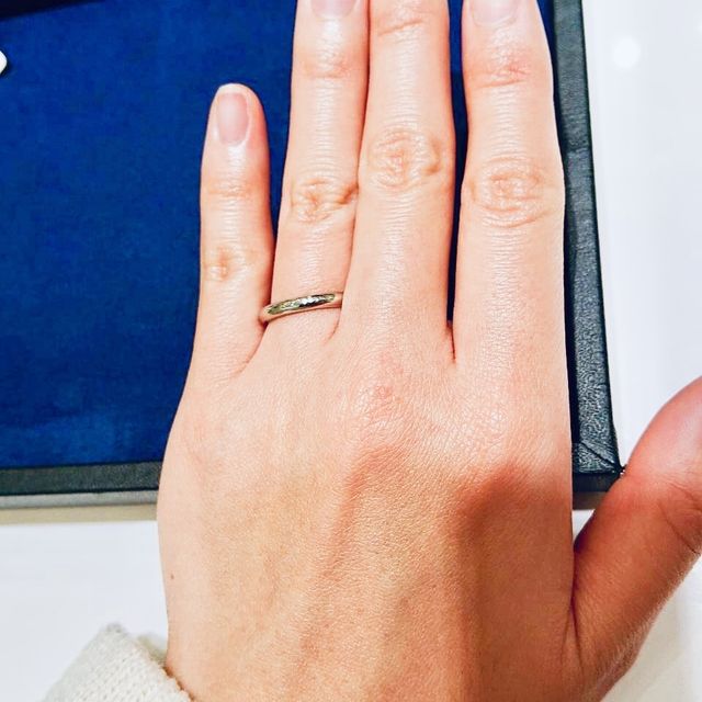 【4℃ BRIDAL(ヨンドシーブライダル)の口コミ】 指輪の決めては
1.価格が予算以内
2.デザインが気に入った
からです。

デ…