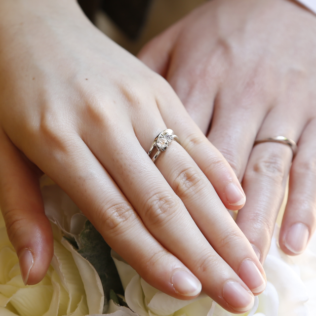 【アイプリモ(I-PRIMO)の口コミ】 購入の決めてはデザインと価格です。
結婚指輪との重ね付けも考慮して、デ…