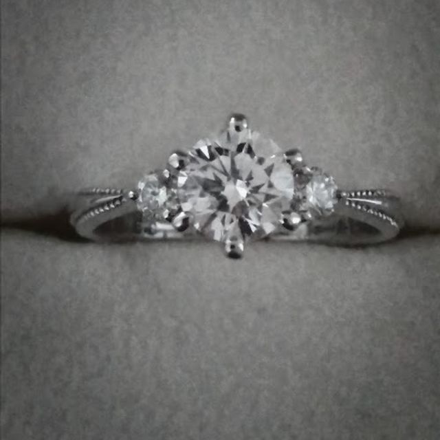 【アンジェリックフォセッテ(Angelique Fossette)の口コミ】 ウェーブやV字等様々な種類を試着しましたが、私の指に一番合っていたのは…