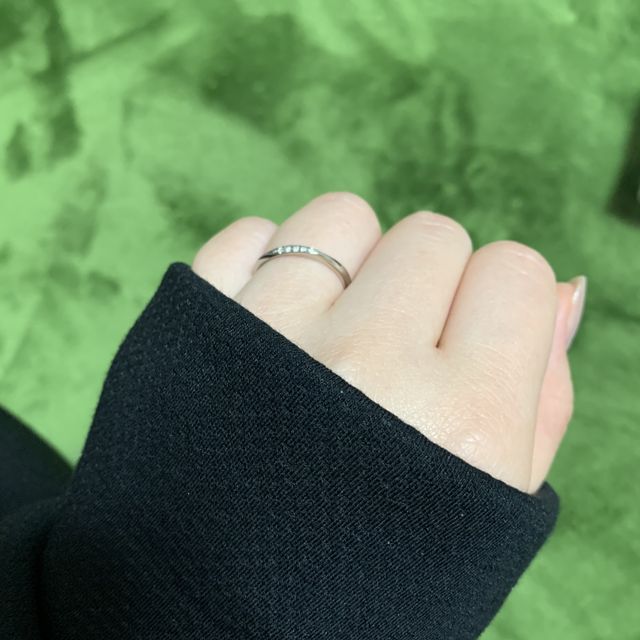 【LUCIE(ルシエ)の口コミ】 指が短いので、華奢なデザインの結婚指輪を探していました。流行りのダイ…