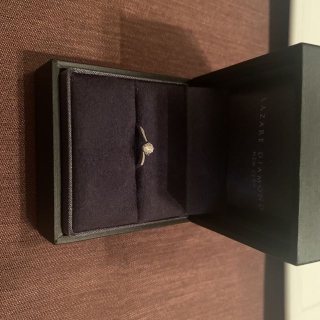 【ラザール ダイヤモンド(LAZARE DIAMOND)の口コミ】 彼にプロポーズされてから〝The 婚約指輪〟なリングをつけるのがずっと憧…