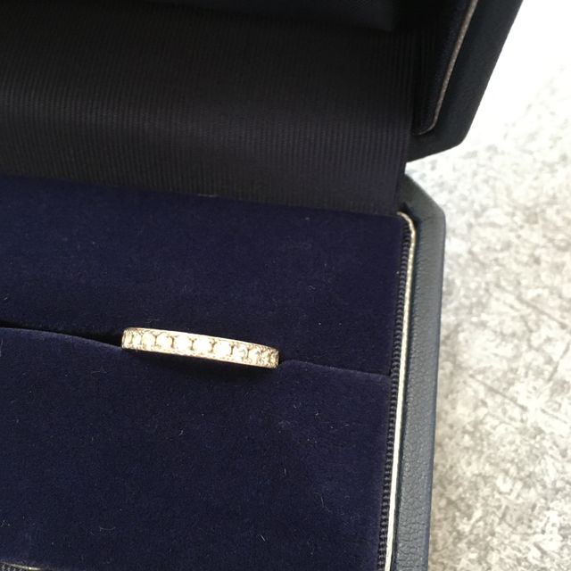 【銀座ダイヤモンドシライシの口コミ】 デザインの良さとつけ心地の良さが他の指輪と比べて
手に馴染んでよかった…