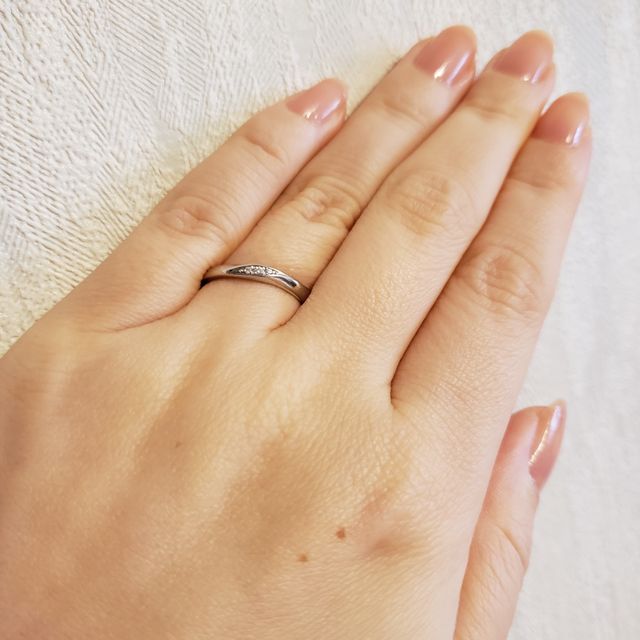 【銀座ダイヤモンドシライシの口コミ】 ダイヤ無しはシンプルすぎて寂しく、折角ダイヤの専門店なので少しだけダ…