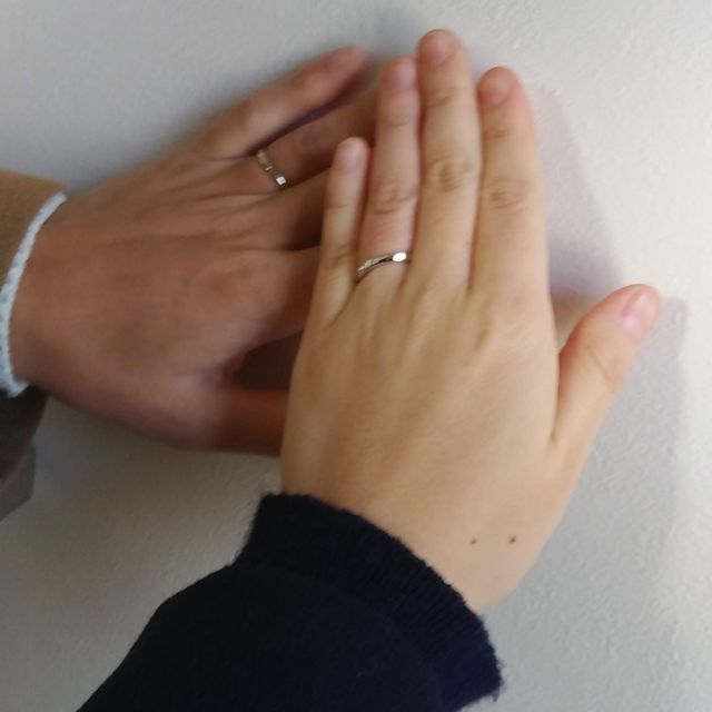 【アイプリモ(I-PRIMO)の口コミ】 婚約指輪はもらわないことにしていたので、結婚指輪にダイアが付いている…