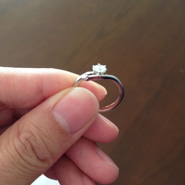 【アイプリモ(I-PRIMO)の口コミ】 一番の決め手は希少なピンクダイヤモンドがあしらわれている点です。こぶ…