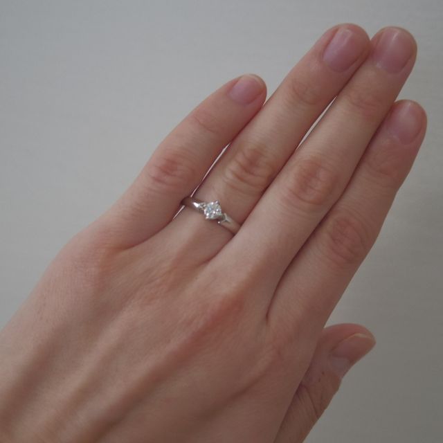 【日本ダイヤモンド貿易の口コミ】 細身のリングが似合わず、他所のお店ではなかなか納得出来るデザインのリ…