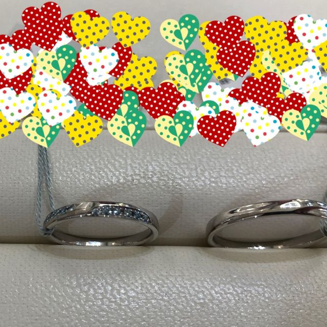 【CHARMY(チャーミー)の口コミ】 こだわりの鍛造製法で作られている指輪。
ブルーダイヤの指輪は、カーブの…