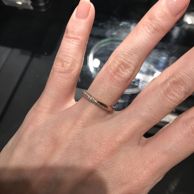 【エクセルコダイヤモンド(EXELCO DIAMOND)の口コミ】 コンビネーションカラーとミル打ちの両方を兼ね備えたデザインで
つけごこ…