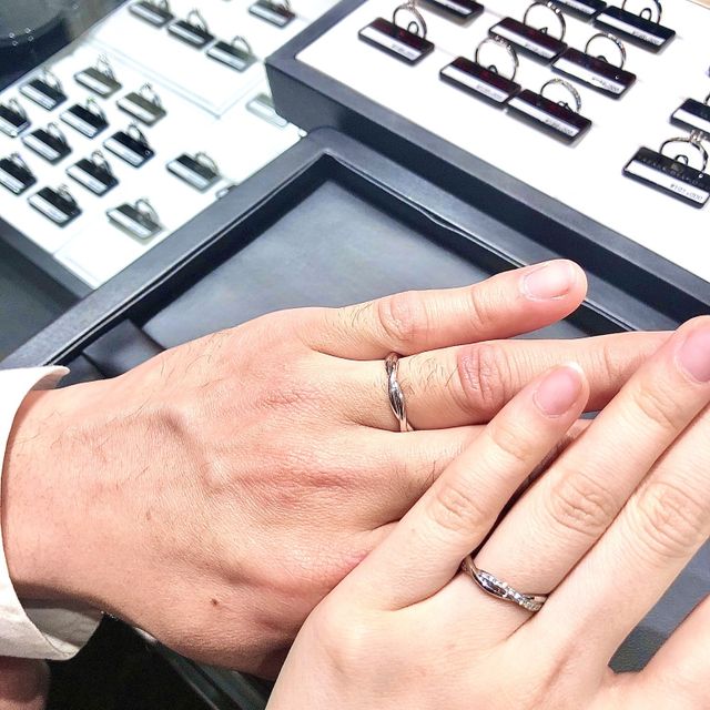 【ラザール ダイヤモンド(LAZARE DIAMOND)の口コミ】 このスイートアイヴィのような形は他のメーカーでは鋳造製法で、丈夫さに…