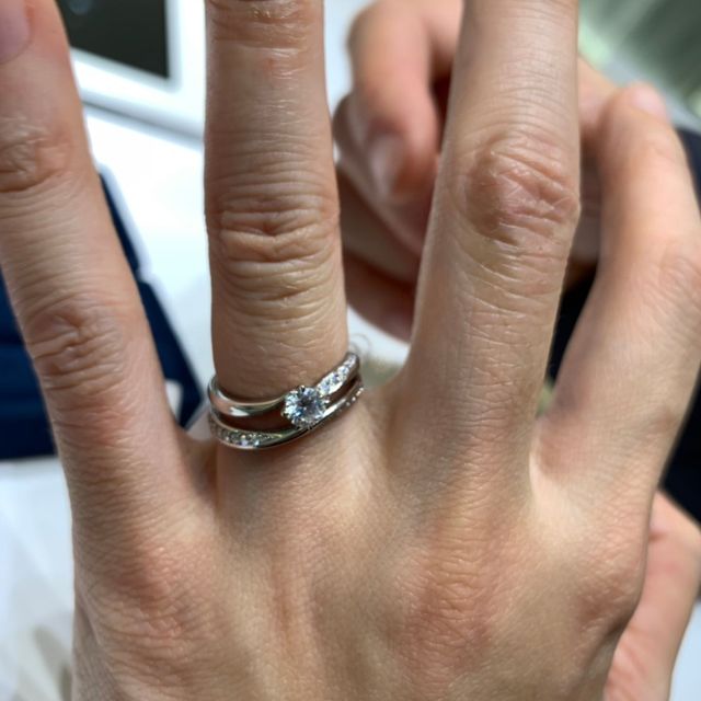 【4℃ BRIDAL(ヨンドシーブライダル)の口コミ】 セットで付けたかったのでいろいろな指輪を出してもらい着用させてもらい…