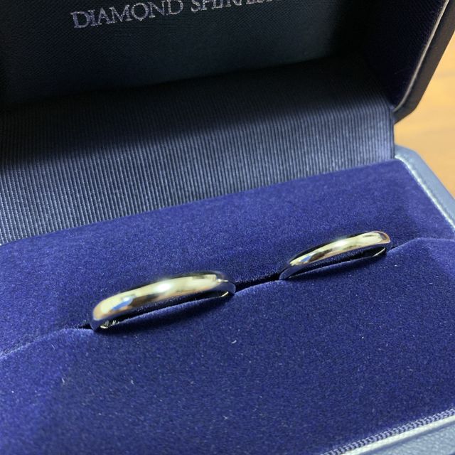 【銀座ダイヤモンドシライシの口コミ】 指輪のデザインはシンプルで細身のデザインを買いました。
私たちはシンプ…
