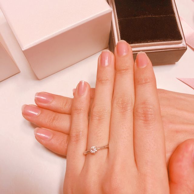 【アイプリモ(I-PRIMO)の口コミ】 シンプルで、デザインが気に入りました。ダイヤモンドが輝いてとても綺麗…