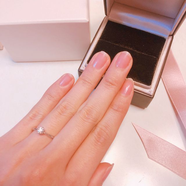 【アイプリモ(I-PRIMO)の口コミ】 シンプルで、デザインが気に入りました。ダイヤモンドが輝いてとても綺麗…