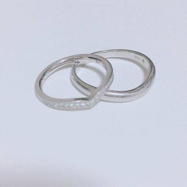 【snow(スノウ)の口コミ】 シンプルな面もきらびやかな面も両方使いたかったのでハーフエタニティが…