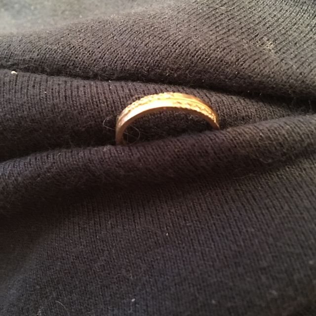 【カオキ　ダイヤモンド専門卸直営店の口コミ】 私がゴールドが大好きなので、ゴールドのリングを探していました。直線的…