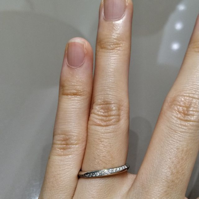 【4℃ BRIDAL(ヨンドシーブライダル)の口コミ】 ピュアプラチナ(プラチナ999)でプラチナの純度がとても高いですが、特別な…