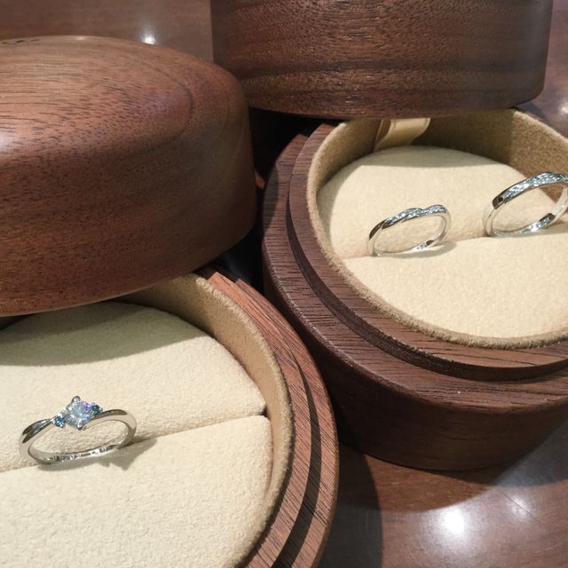 【COLANY(コラニー)の口コミ】 五十年無料保証がよかったです。
新品仕上げとサイズ直しができるみたいで…