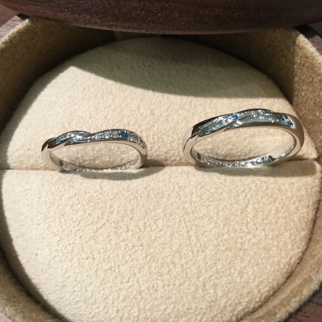 【COLANY(コラニー)の口コミ】 最初は違う指輪をメインで見に行きましたが、指輪を付けたときにとても滑…