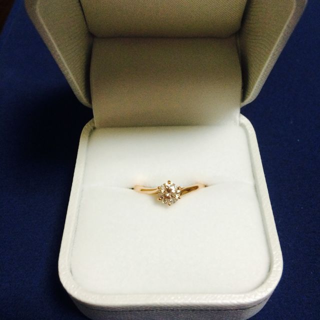 【ジュエリー土屋の口コミ】 お店の人からは、最近の流行はダイヤモンドが小さく安い指輪だけど、ご両…