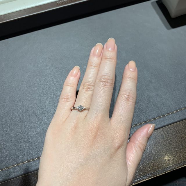 【俄(にわか)の口コミ】 とにかくダイヤモンドが美しく輝く工夫がされていると感じました。光の取…