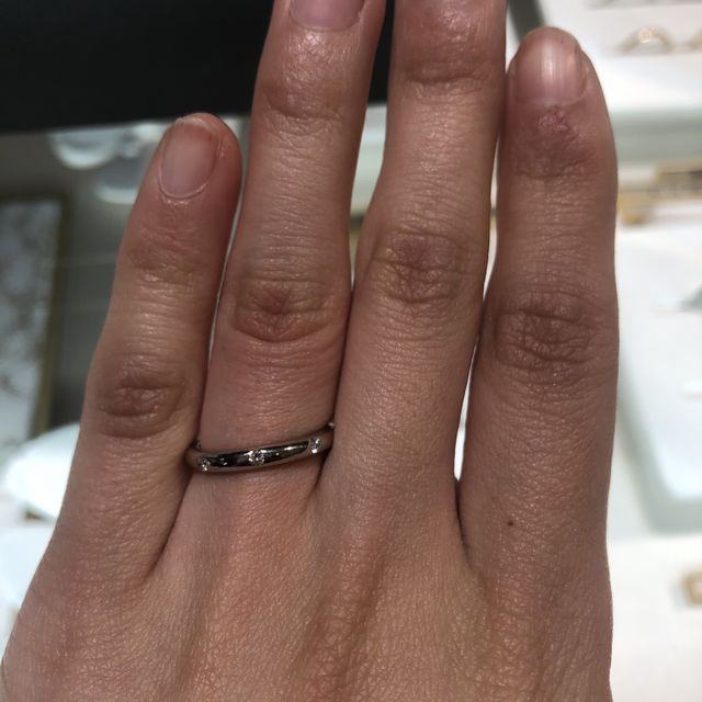 【ブルガリ(BVLGARI)の口コミ】 平打ちで幅のあるかっこいいデザインが多い中で唯一気になったデザインがF…