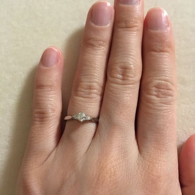 【銀座ダイヤモンドシライシの口コミ】 最初は一粒ダイヤのもので考えていましたが普段使いも出来そうで長く愛用…