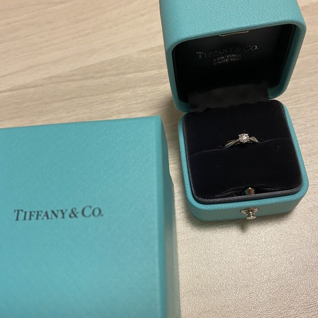 【ティファニー(Tiffany & Co.)の口コミ】 当初はデザイン性のある指輪もいいと思っていたのですが、やはり生涯大切…