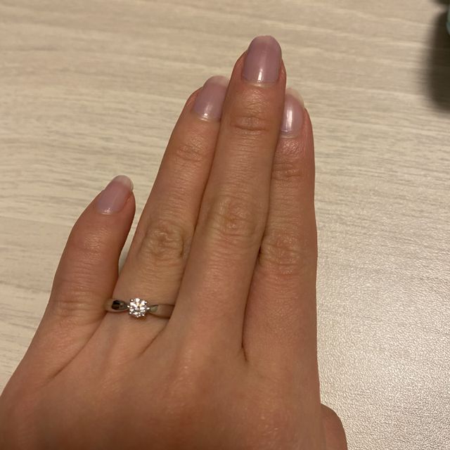 【ティファニー(Tiffany & Co.)の口コミ】 当初はデザイン性のある指輪もいいと思っていたのですが、やはり生涯大切…