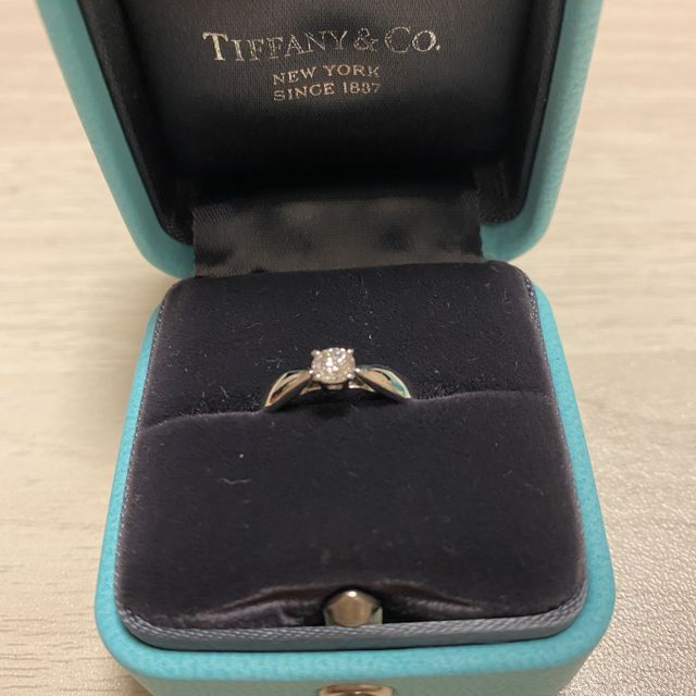 【ティファニー(Tiffany & Co.)の口コミ】 当初はデザイン性のある指輪もいいと思っていたのですが、やはり生涯大切…