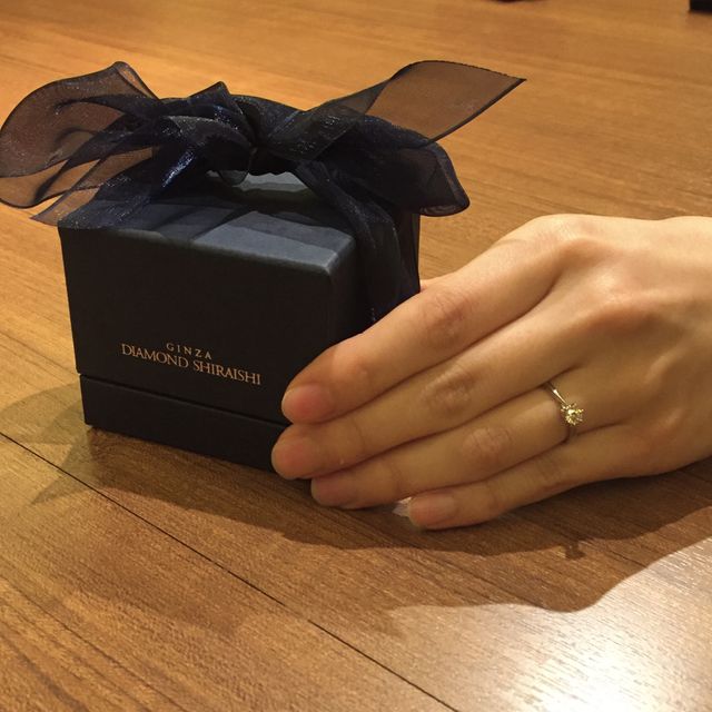 【銀座ダイヤモンドシライシの口コミ】 【デザイン】シンプルなもの。2人でダイヤの輝きがより美しくなるデザイン…