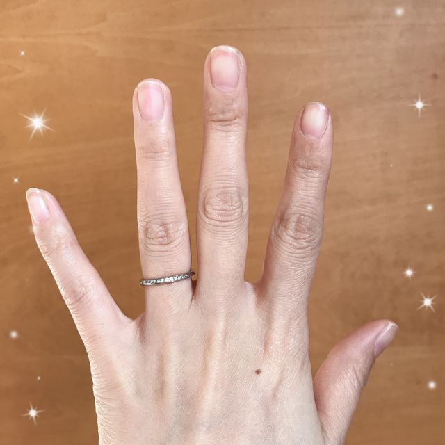【銀座ダイヤモンドシライシの口コミ】 婚約指輪はなしのため、とにかくキラキラ華やかな指輪にしたくて、定員さ…