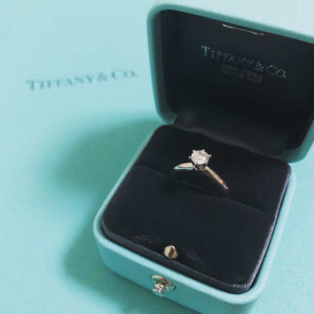 【ティファニー(Tiffany & Co.)の口コミ】 元々ティファニーが好きで、ティファニーの婚約指輪に憧れがあり、彼にも…