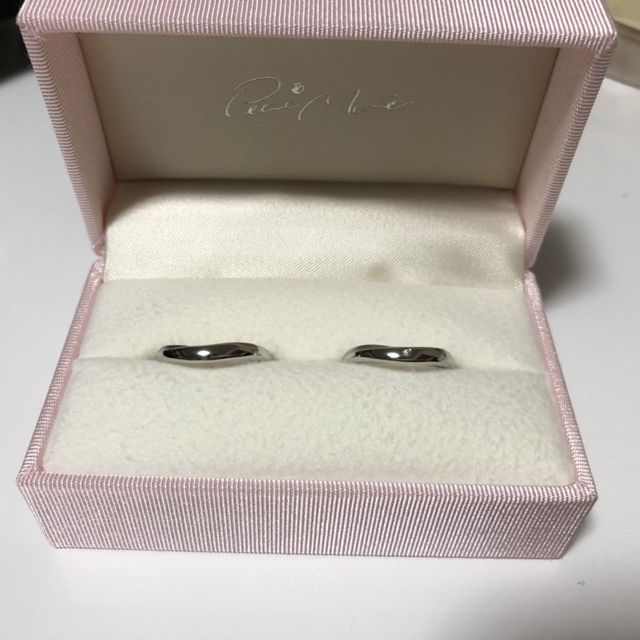 【Petit Marie(プチマリエ)の口コミ】 クロスしてるようなデザインで、ハートとも捉えれる美しい曲線で段落ちし…