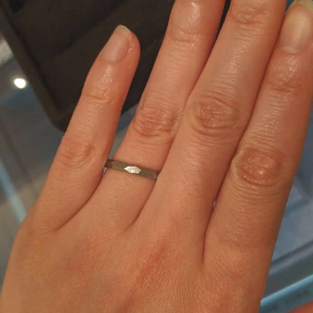 【Scintillante(シンティランテ)の口コミ】 シンプルですが個性的であり、ダイヤが入っていない造りがしっかりとした…