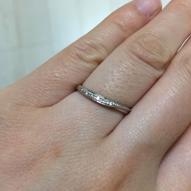 【ラザール ダイヤモンド(LAZARE DIAMOND)の口コミ】 ダイアモンドが入っているのものを探しており、それでもあまり大きすぎず…