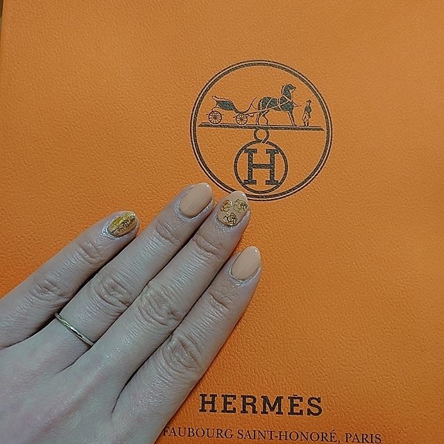 【エルメス(HERMES)の口コミ】 プレーンタイプのリングです。
奥からまだ、HPにも店頭にも出ていない、商…